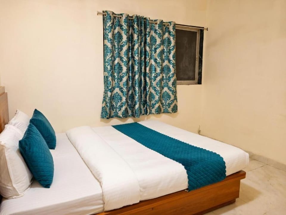 Hotel Gloww Star - Nr CSMT Railway Station & Hajj House - South Mumbai Hotel in Mumbai
