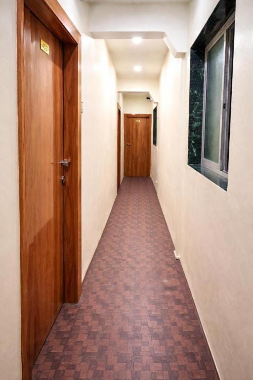 Hotel Gloww Star - Nr CSMT Railway Station & Hajj House - South Mumbai Hotel in Mumbai