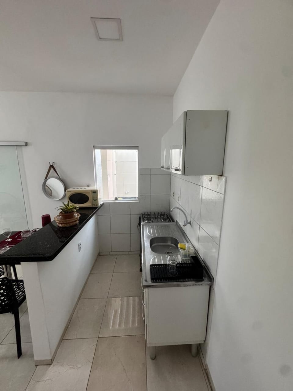 Kitchen or kitchenette, minibar, oven, stove