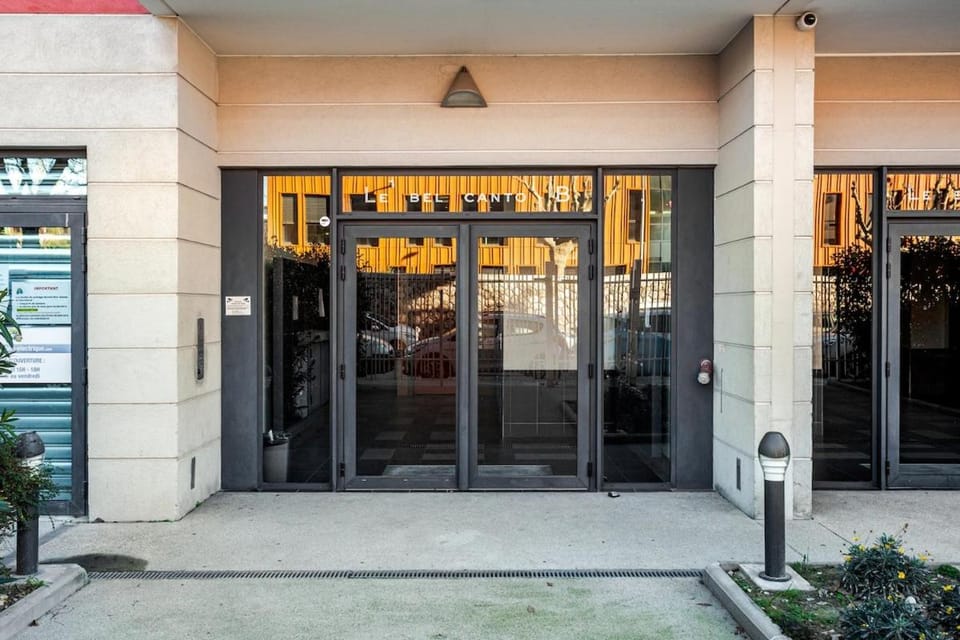 Apparemment F3 avec terrasse Clim & tram Apartment in Nice