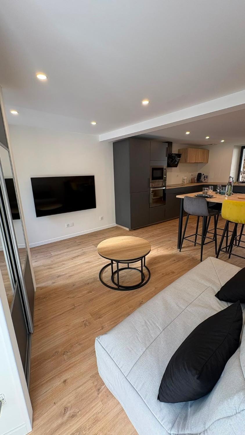 Maison de charme rénovée avec goût Clim House in Auvergne-Rhône-Alpes