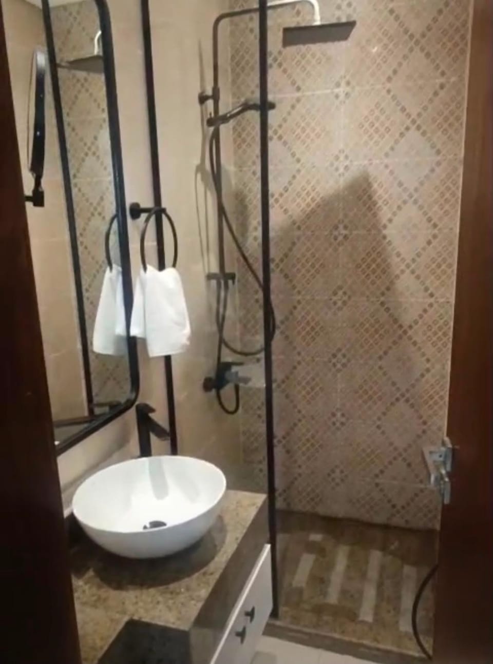 Shower, Toilet, Bathroom, towels