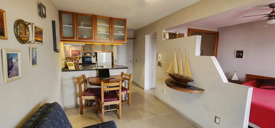 Dining area, minibar