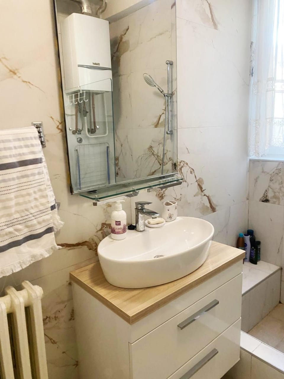 Bathroom, towels