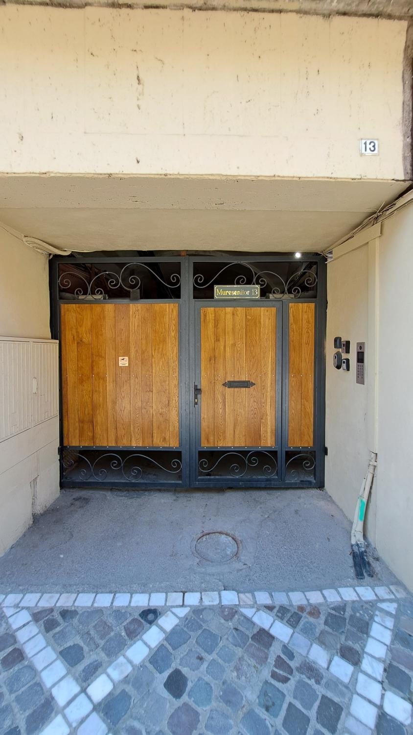 Facade/entrance