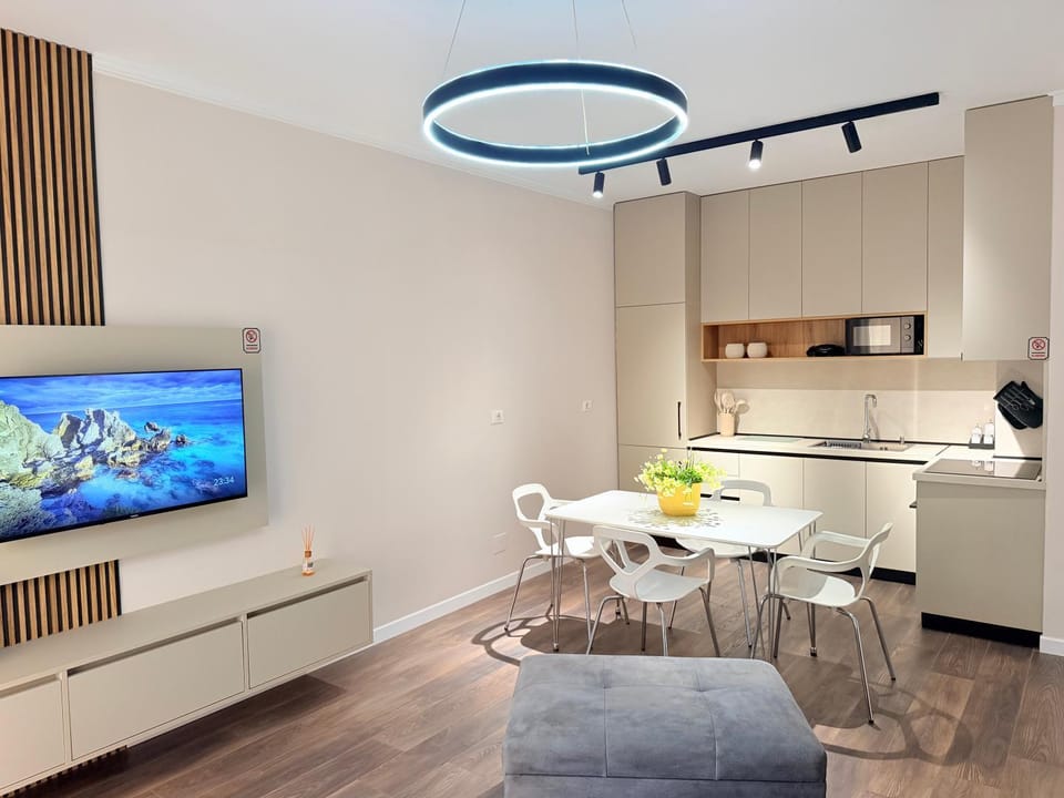 TV and multimedia, Kitchen or kitchenette, Living room
