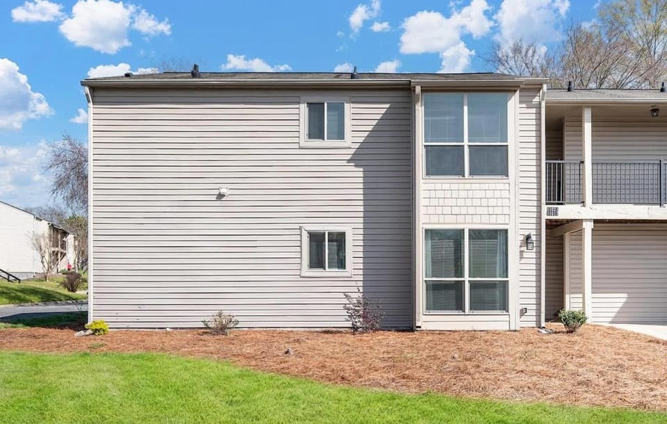 Bright & Relaxing 2BR near Ballantyne Apartment in Pineville