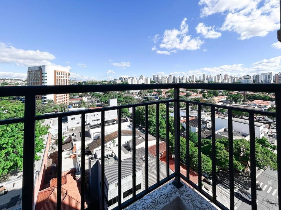 NH1010 · Melhor de SP! Moema com Piscina, GYM | 5min Metro Apartment in Sao Paulo City