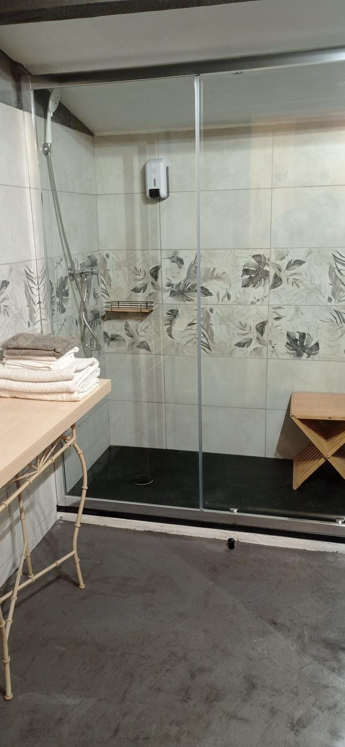 Le Rescator Tamaris vue mer exceptionnelle climatisé résidence avec piscine et parking Apartment in La Seyne-sur-Mer