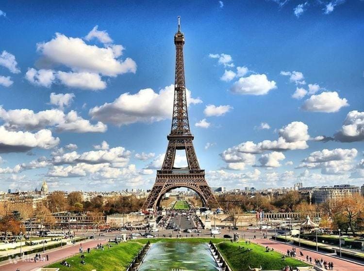 The Royal Court Residence l 20min Walk to Disney l Val d'Europe & La Vallée Village l 3 Bedrooms l RER l Free Parking Apartment in Chessy