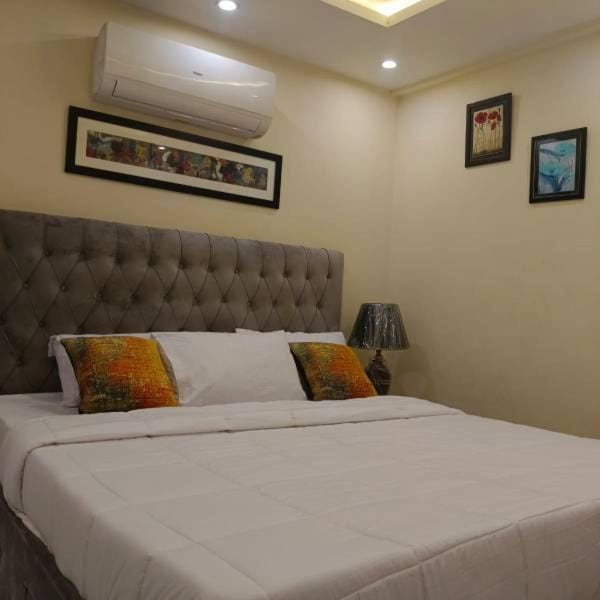 Bed, Bedroom, air conditioner