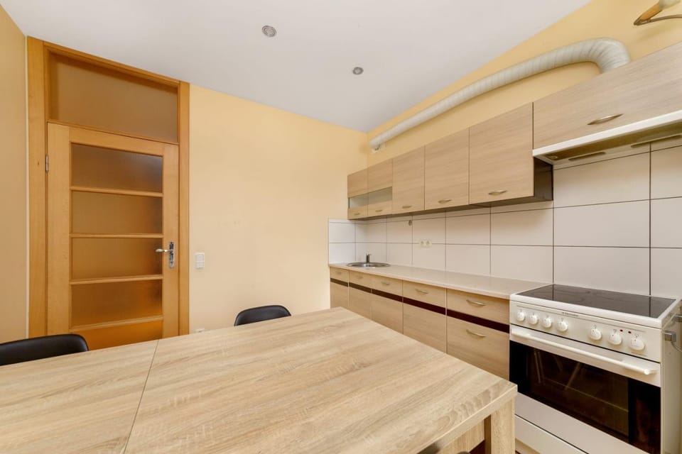 Kitchen or kitchenette, Dining area, stove