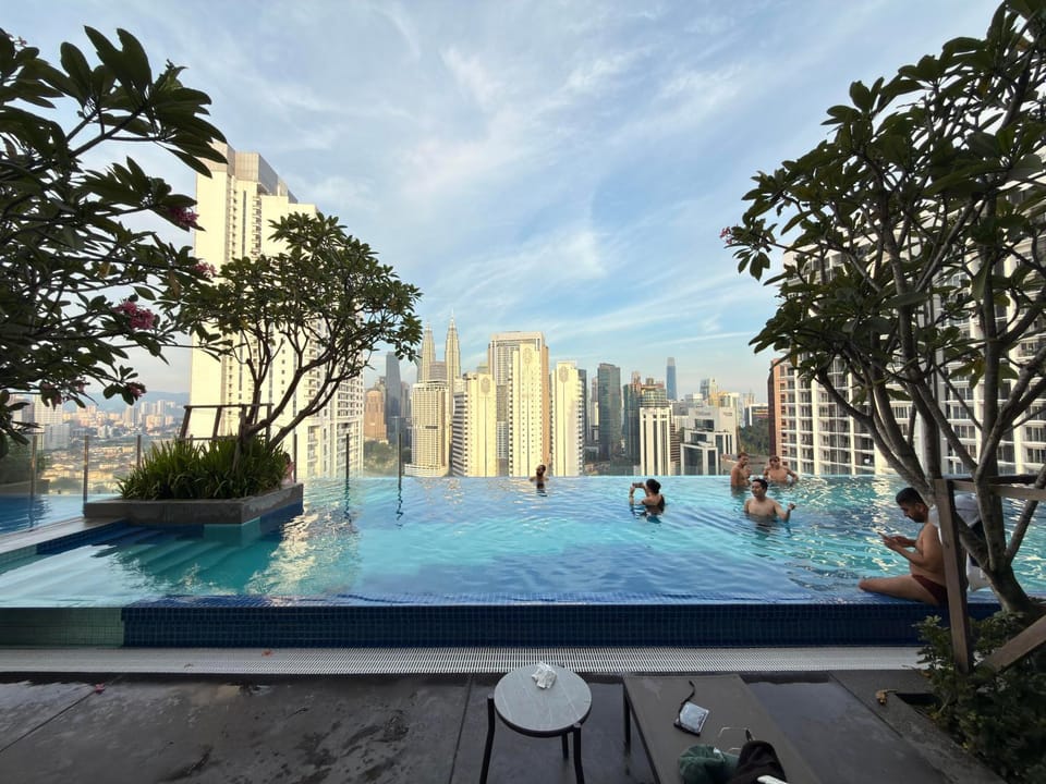 Day, People, City view, Pool view, Swimming pool, group of guests, sunbed