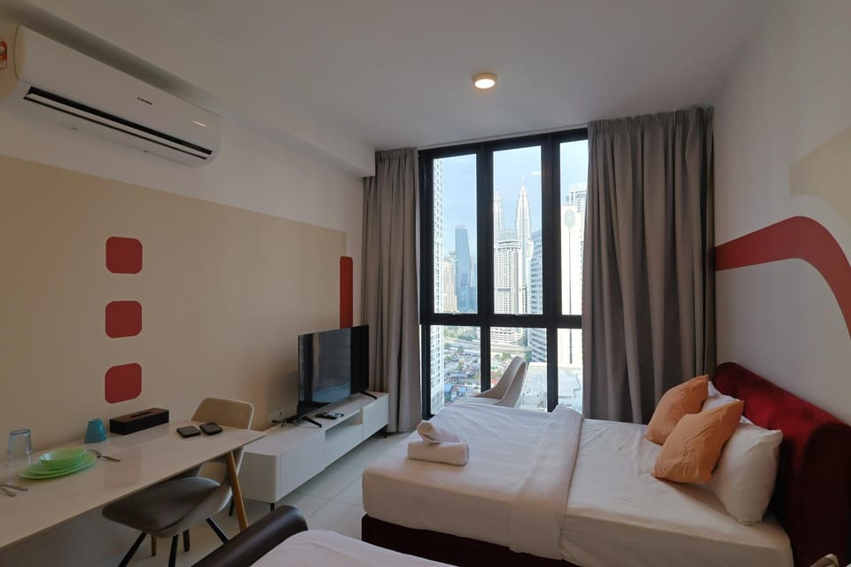 Communal lounge/ TV room, Bed, TV and multimedia, Living room, Photo of the whole room, Seating area, Evening entertainment, Bedroom, air conditioner
