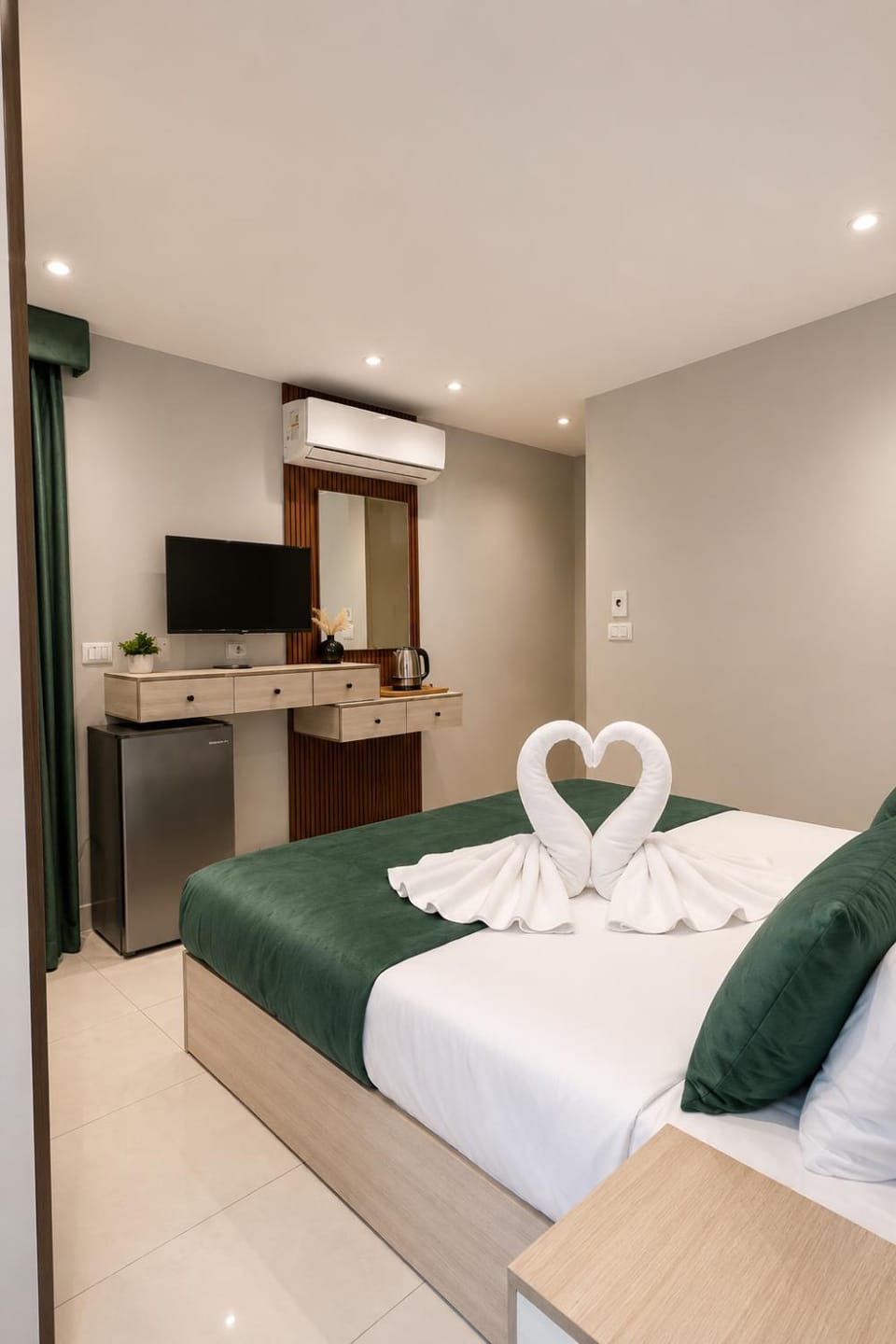 Communal lounge/ TV room, Bed, TV and multimedia, Photo of the whole room, Evening entertainment, Bedroom, minibar, towels