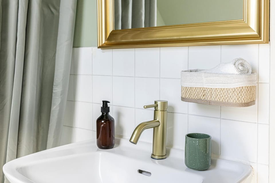Bathroom, heating