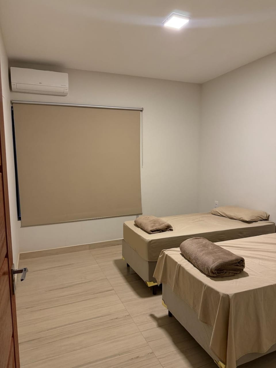 Bed, Bedroom, air conditioner