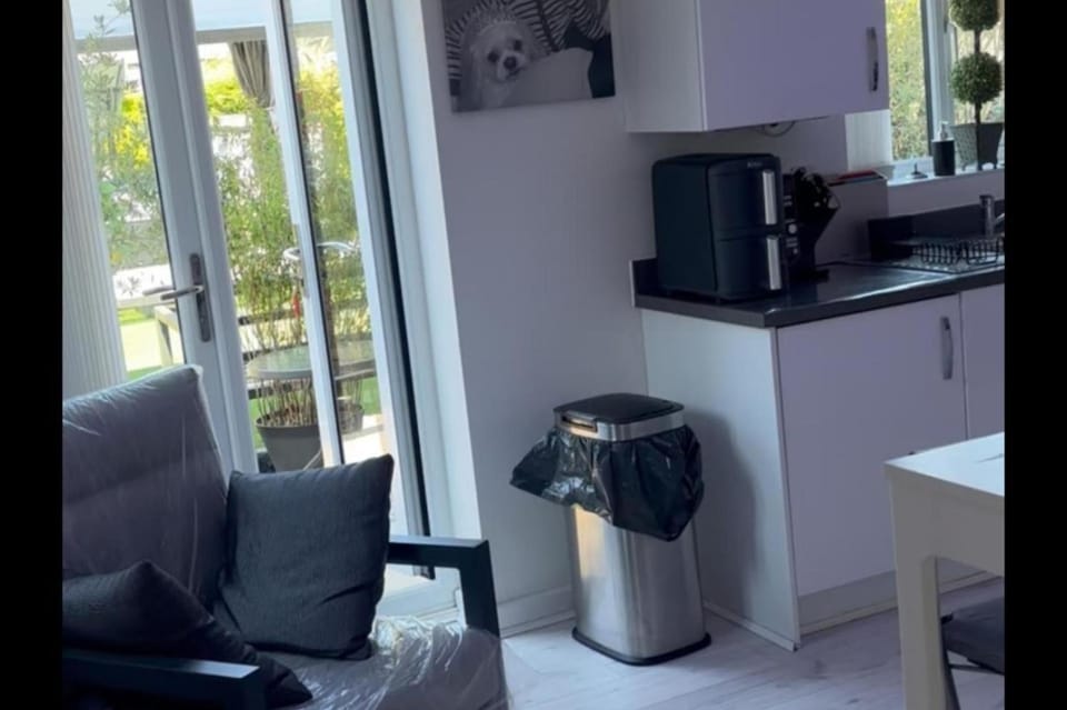 Kitchen or kitchenette, Seating area