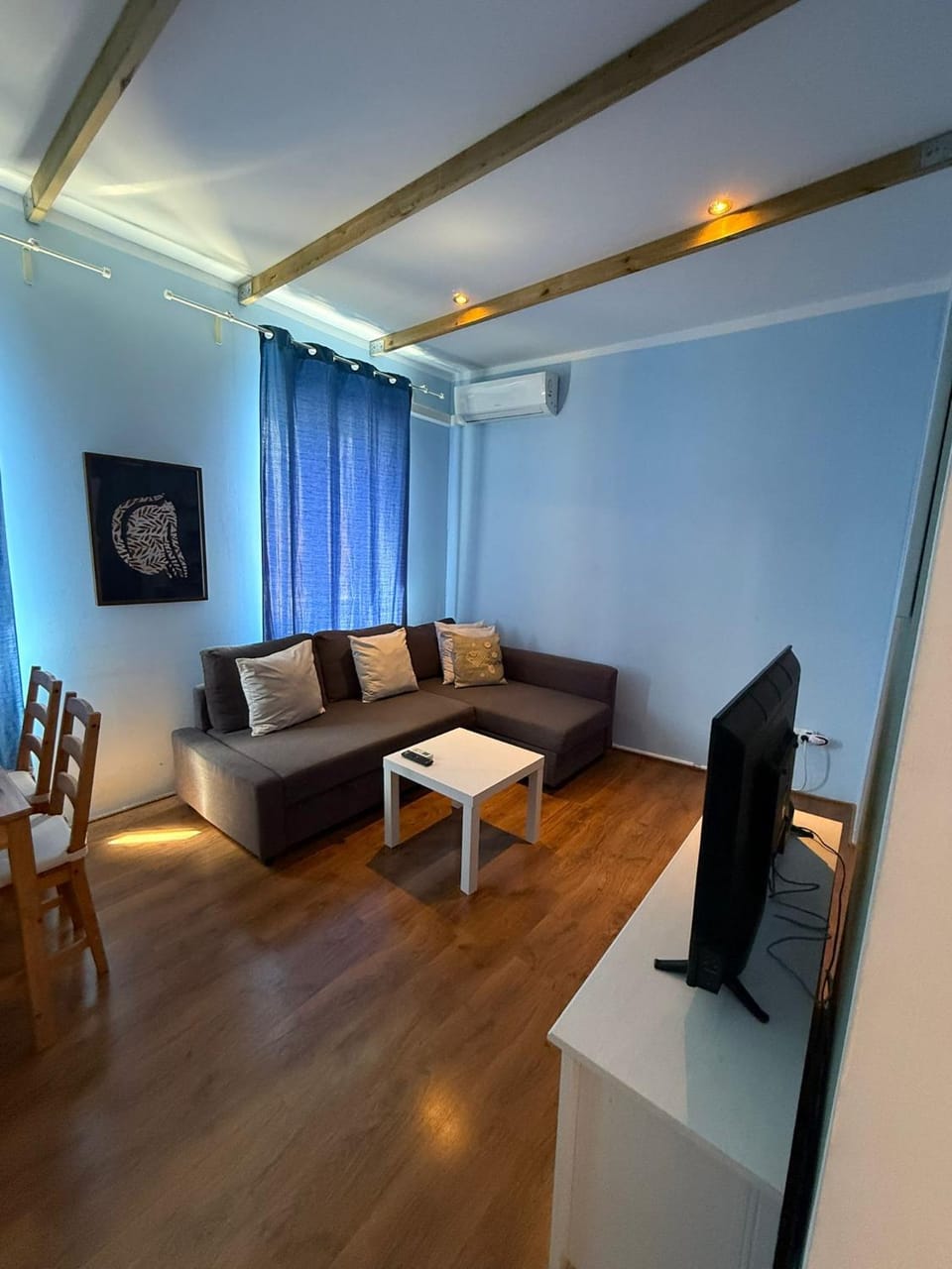 Communal lounge/ TV room