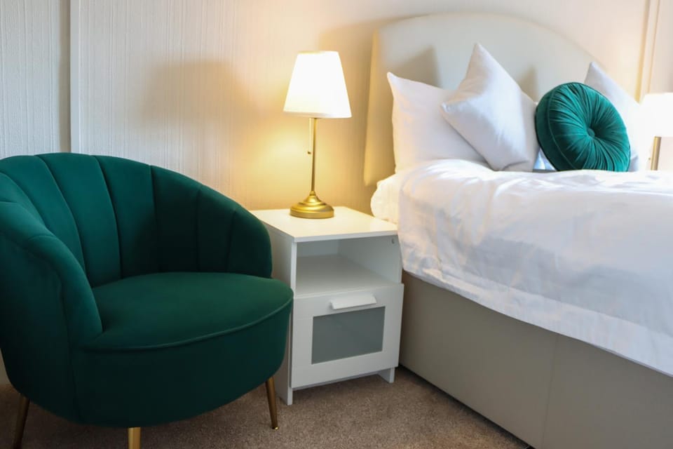 Factory Field LTD Hotel in Bridgend