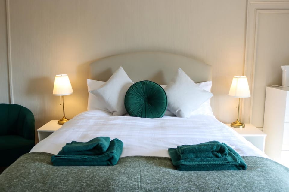 Factory Field LTD Hotel in Bridgend