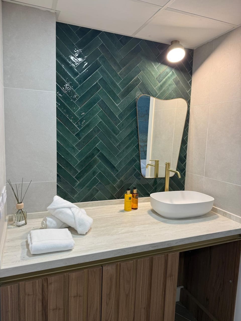 Bathroom, towels