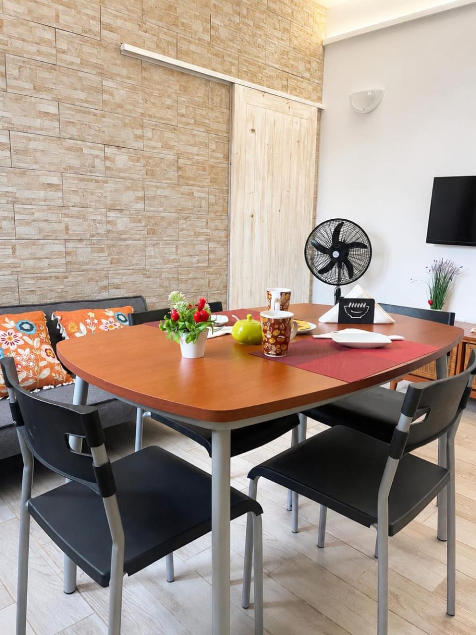 Living room, Seating area, Dining area