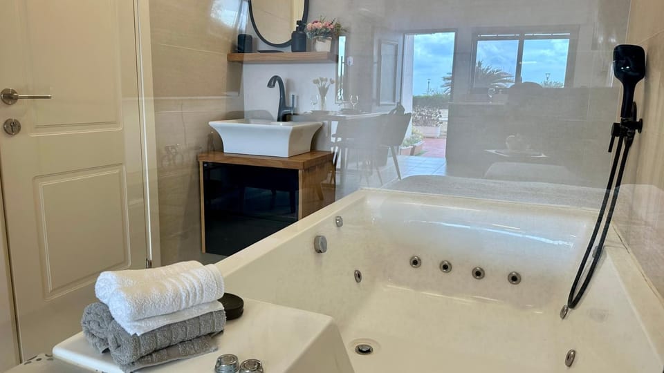 Hot Tub, Hot Tub