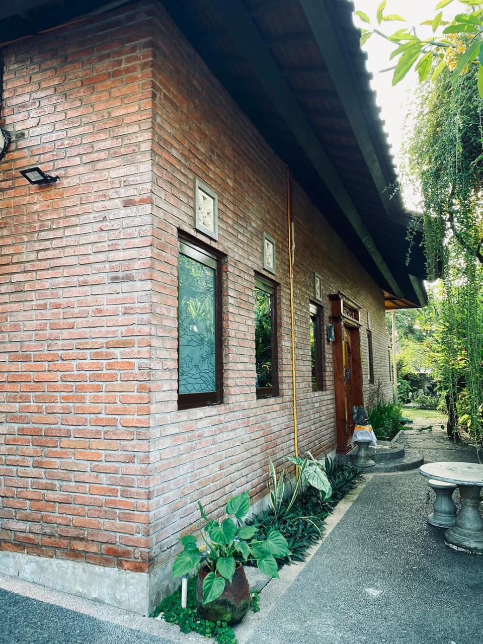 Facade/entrance