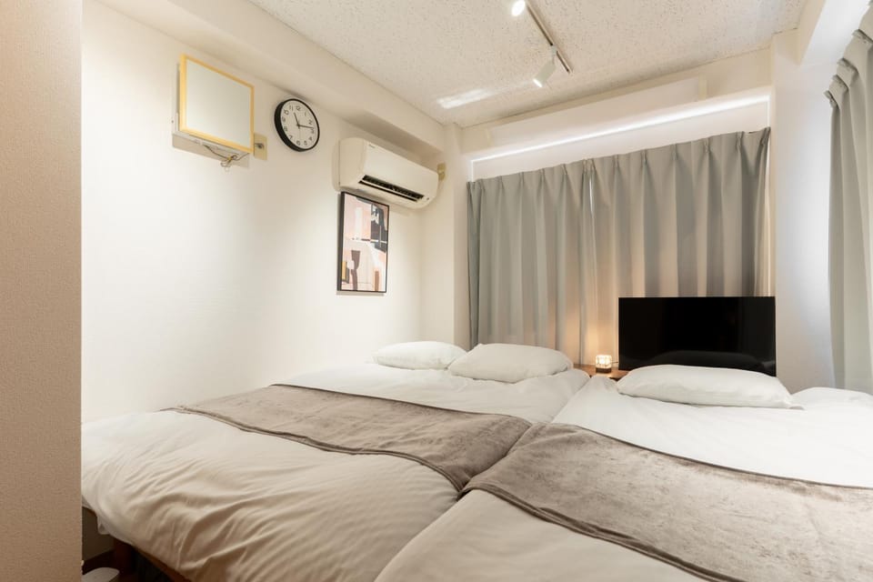 Bed, TV and multimedia, Photo of the whole room, Bedroom, air conditioner