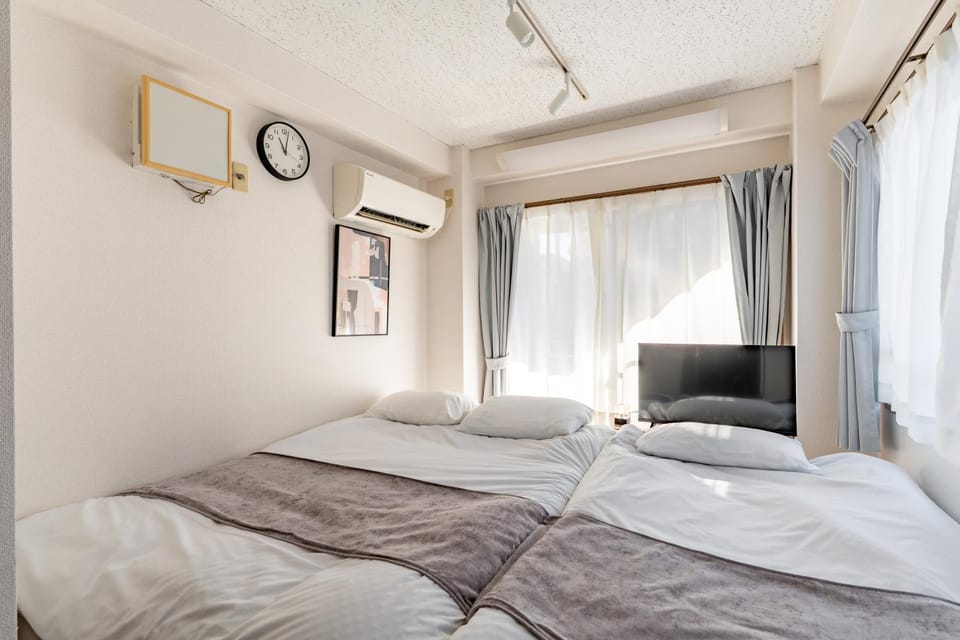 Bed, TV and multimedia, Photo of the whole room, Bedroom, air conditioner
