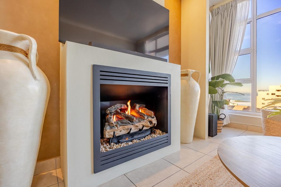 Seating area, fireplace