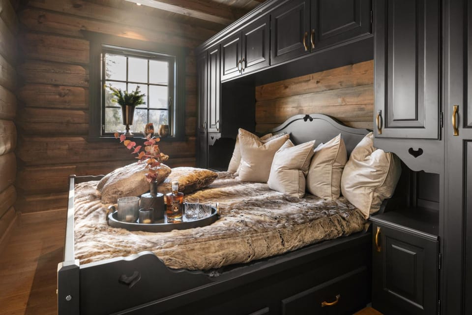 Bed, Winter, Summer, Photo of the whole room, Decorative detail, Bedroom