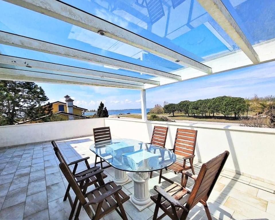 5 bedroom luxury Villa in Via Ultima Ovest, Rosolina Villa in Isola Albarella