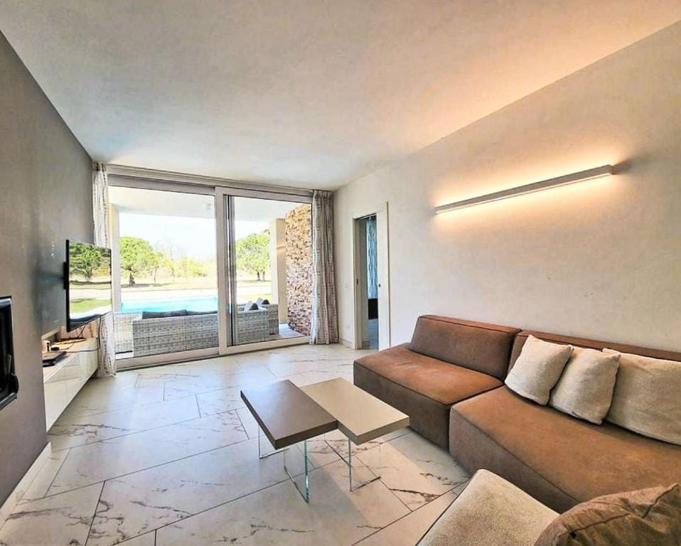 5 bedroom luxury Villa in Via Ultima Ovest, Rosolina Villa in Isola Albarella