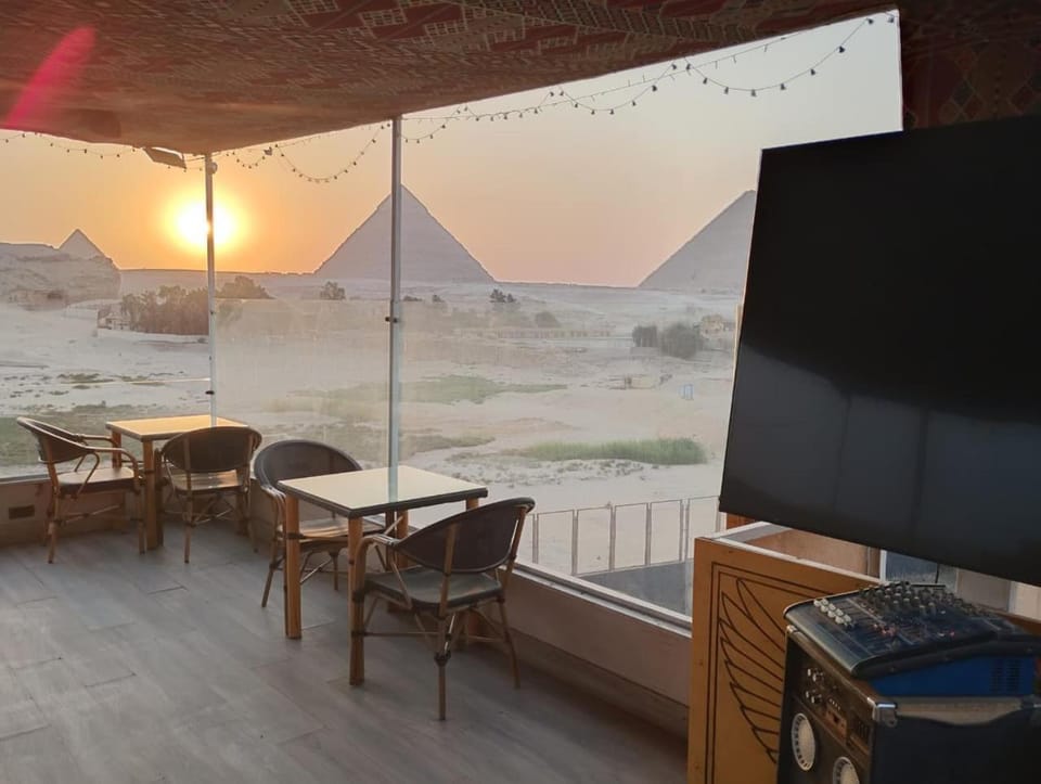 Nearby landmark, Restaurant/places to eat, TV and multimedia, View (from property/room), Landmark view, Sunset