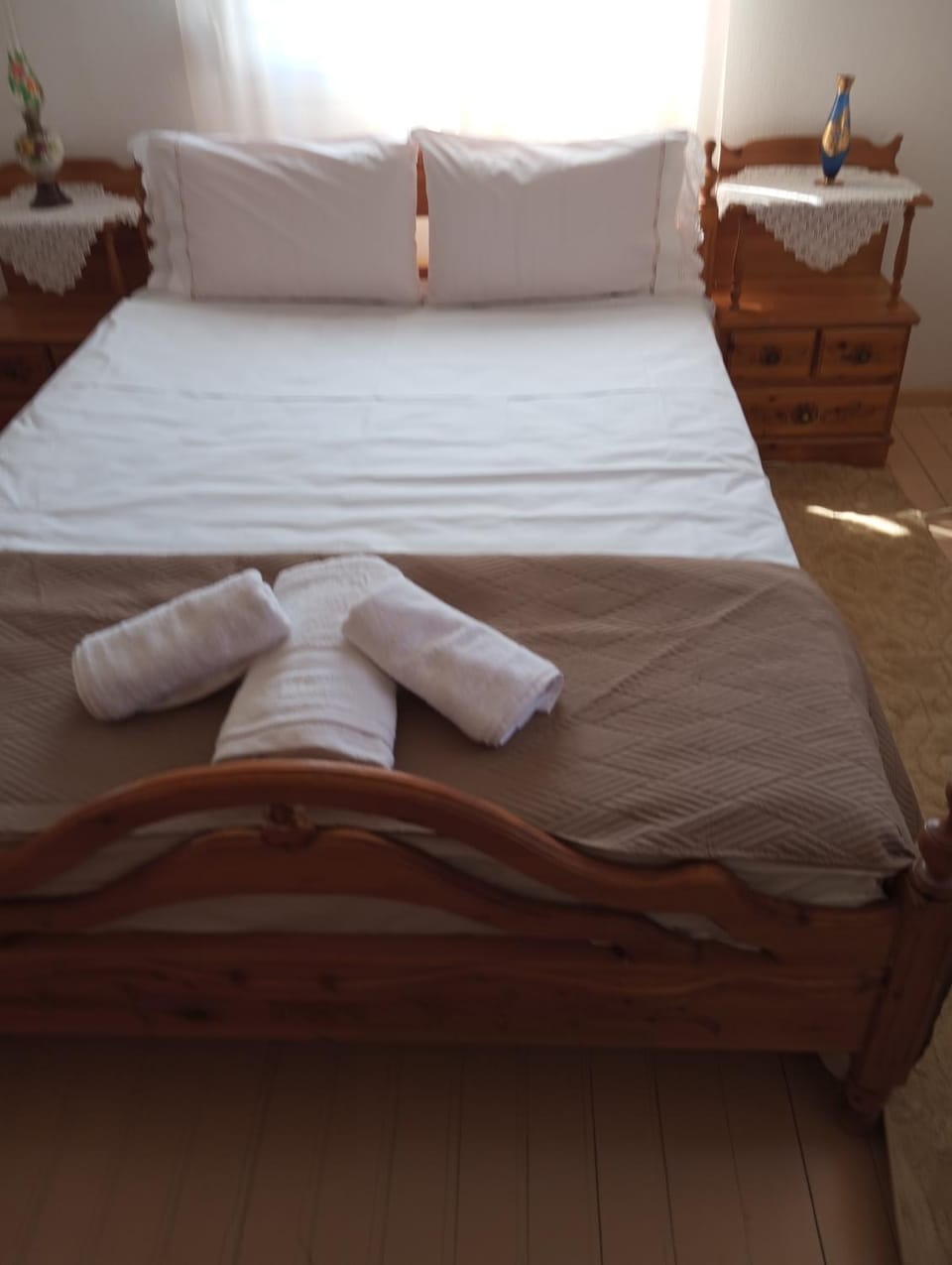 Bedroom, towels