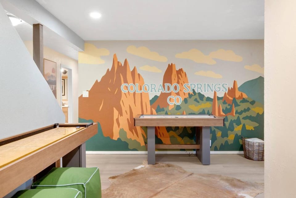Secluded! HotTub, Sauna, GameRoom, Golf, Sleeps 20 House in Black Forest