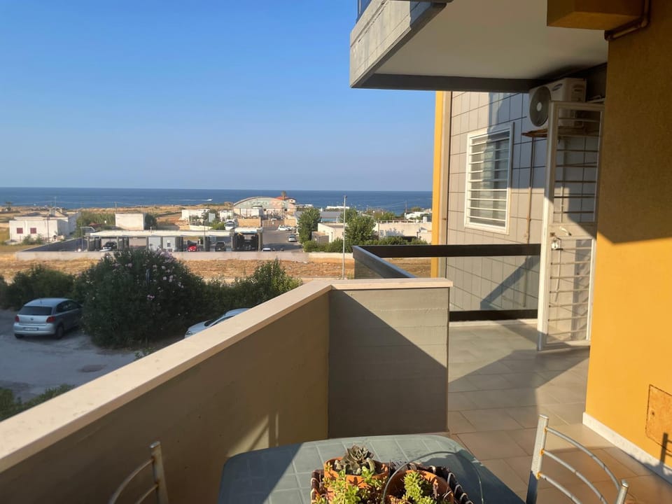 Casa AZZURRA con balcone a due passi dal mare Apartment in Apulia