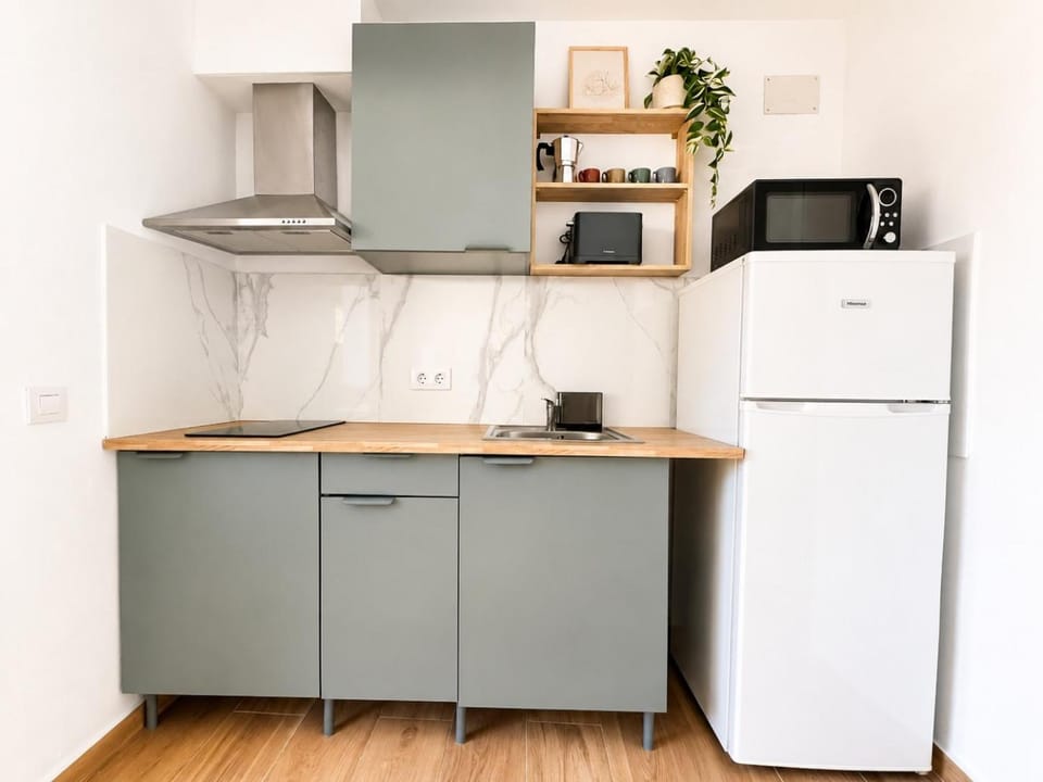 Kitchen or kitchenette