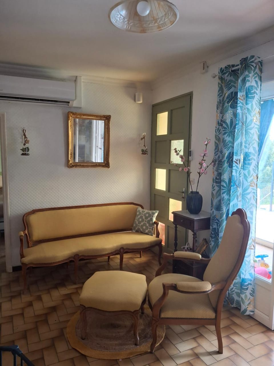 Communal lounge/ TV room, Living room