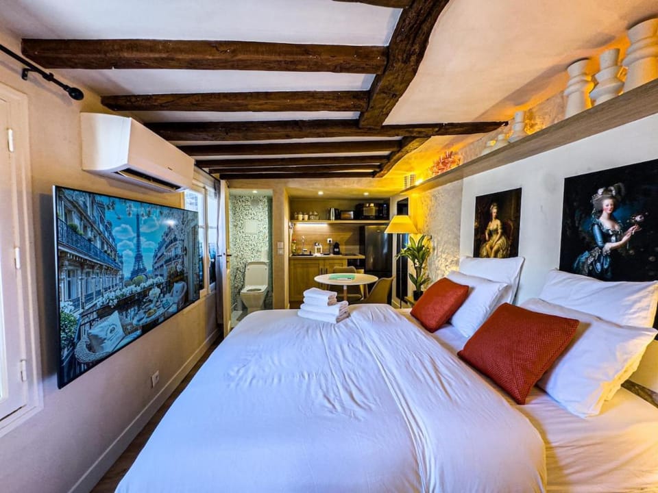 Marais-Vosges, Rue Franc Bourgeois Apartment in Paris