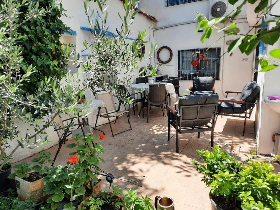 ANNEMOTIA - 2 storey House with Garden in Ayvalık Greek Neighborhood House in İzmir Province