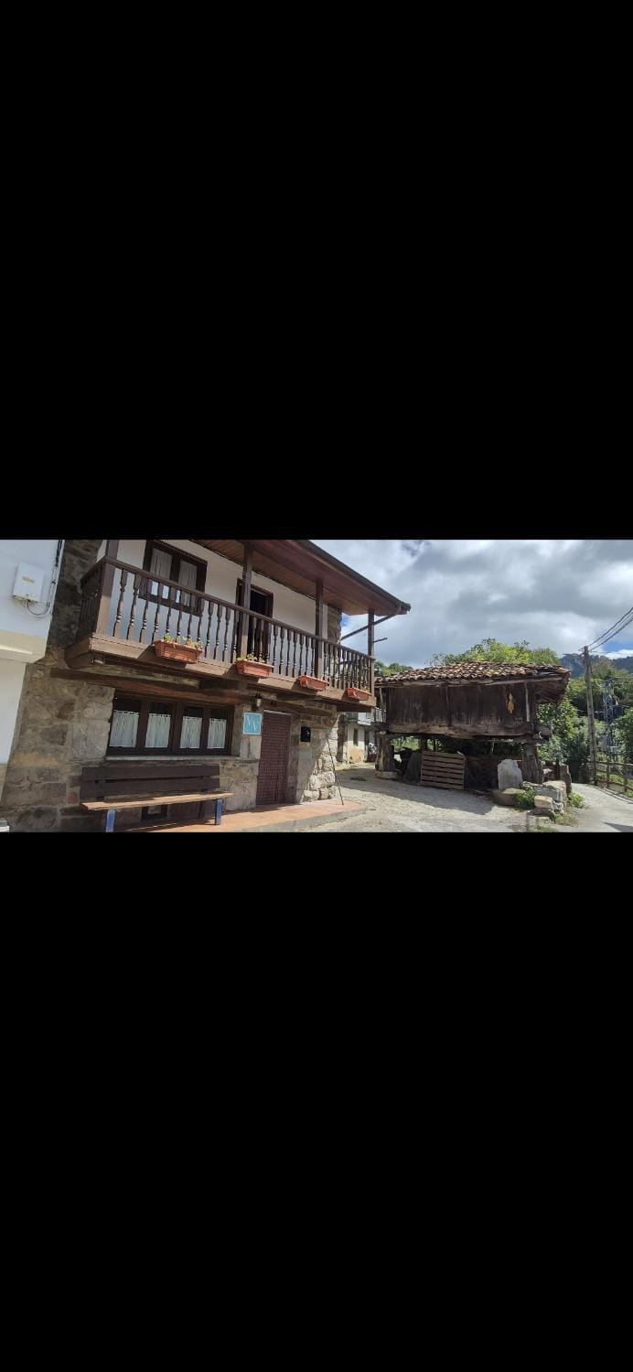 Casona Asturiana La Llosa House in Asturias