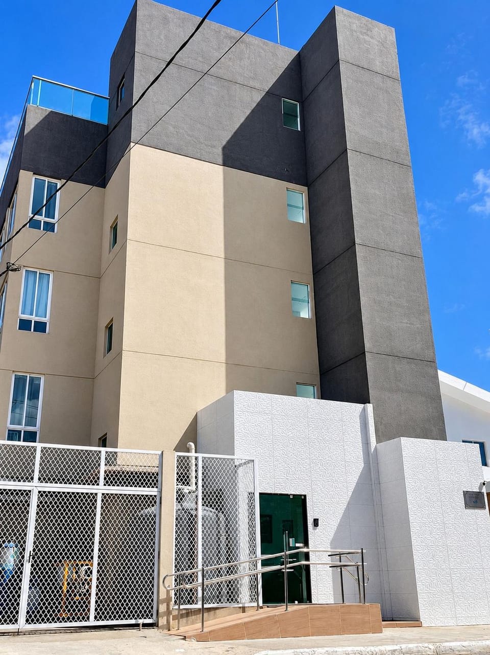 Facade/entrance