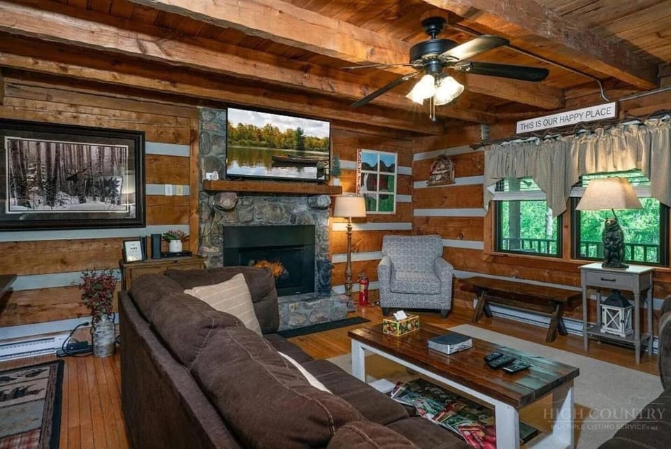Sugar Mountain Log Cabin Hot Tub Near Resort! Cabin in Sugar Mountain