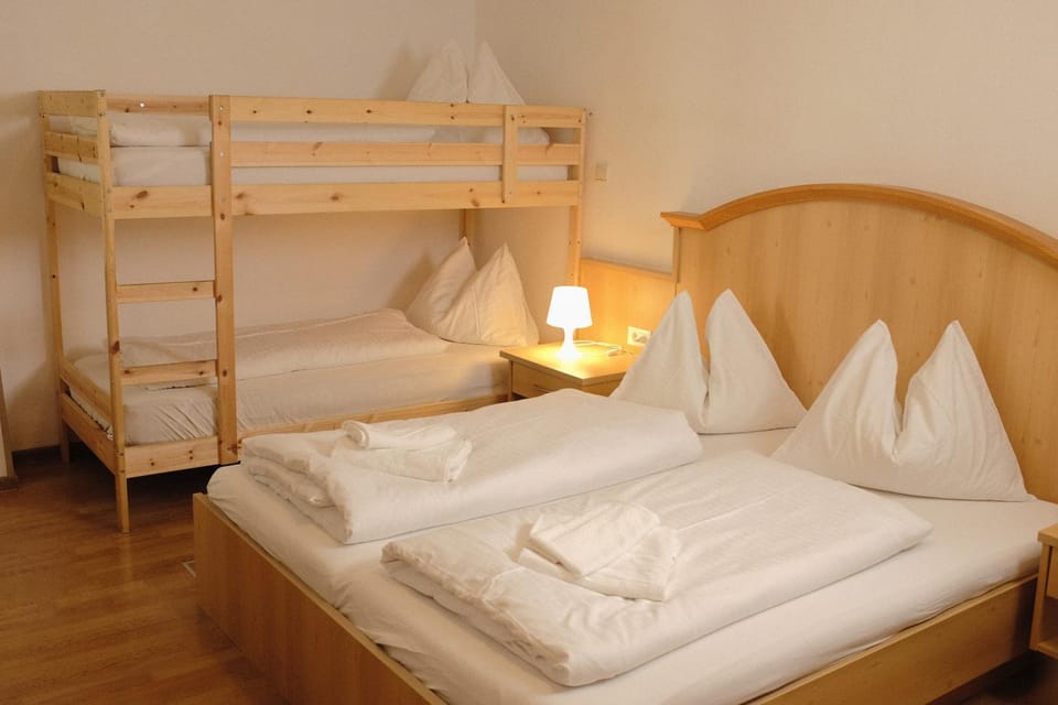 Bed, Photo of the whole room, Bedroom, bunk bed, towels