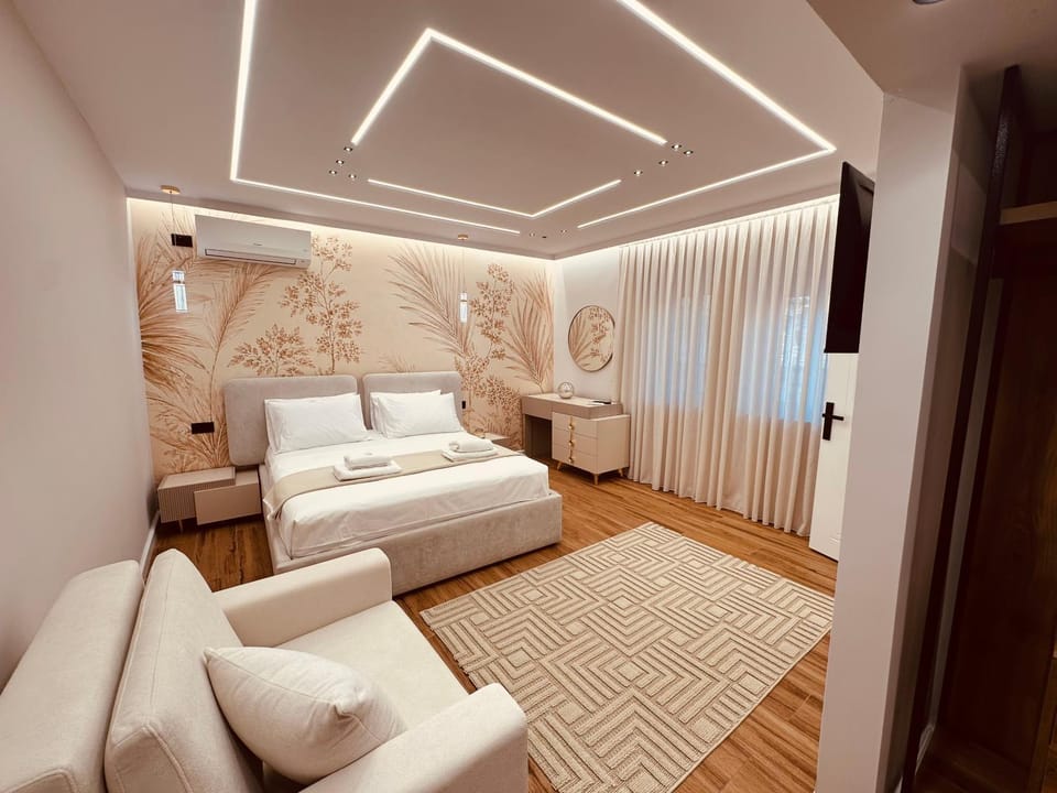 TV and multimedia, Photo of the whole room, Seating area, Bedroom