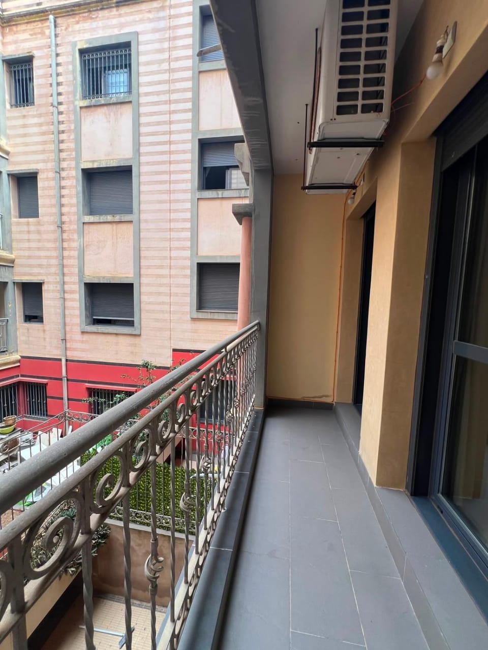 Spacious 3BR City Center Apt Near Beach - Wi-Fi Apartment in Casablanca-Settat