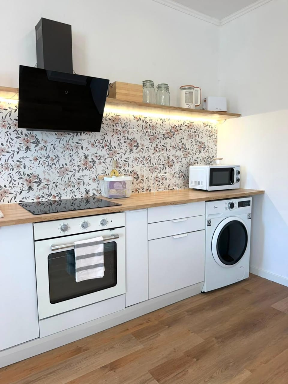 Kitchen or kitchenette, oven, stove, washing machine